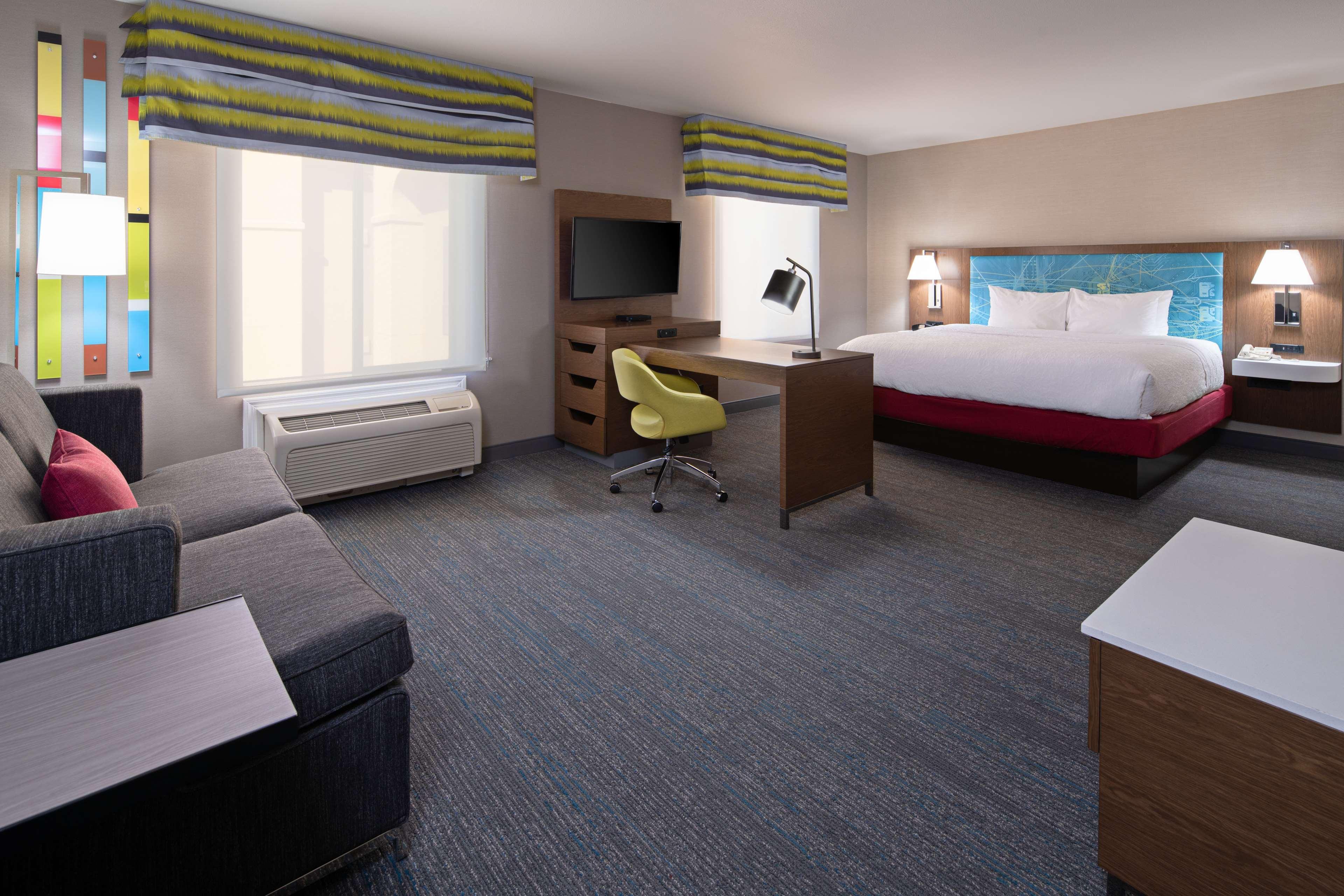 Hampton Inn Visalia Exterior photo