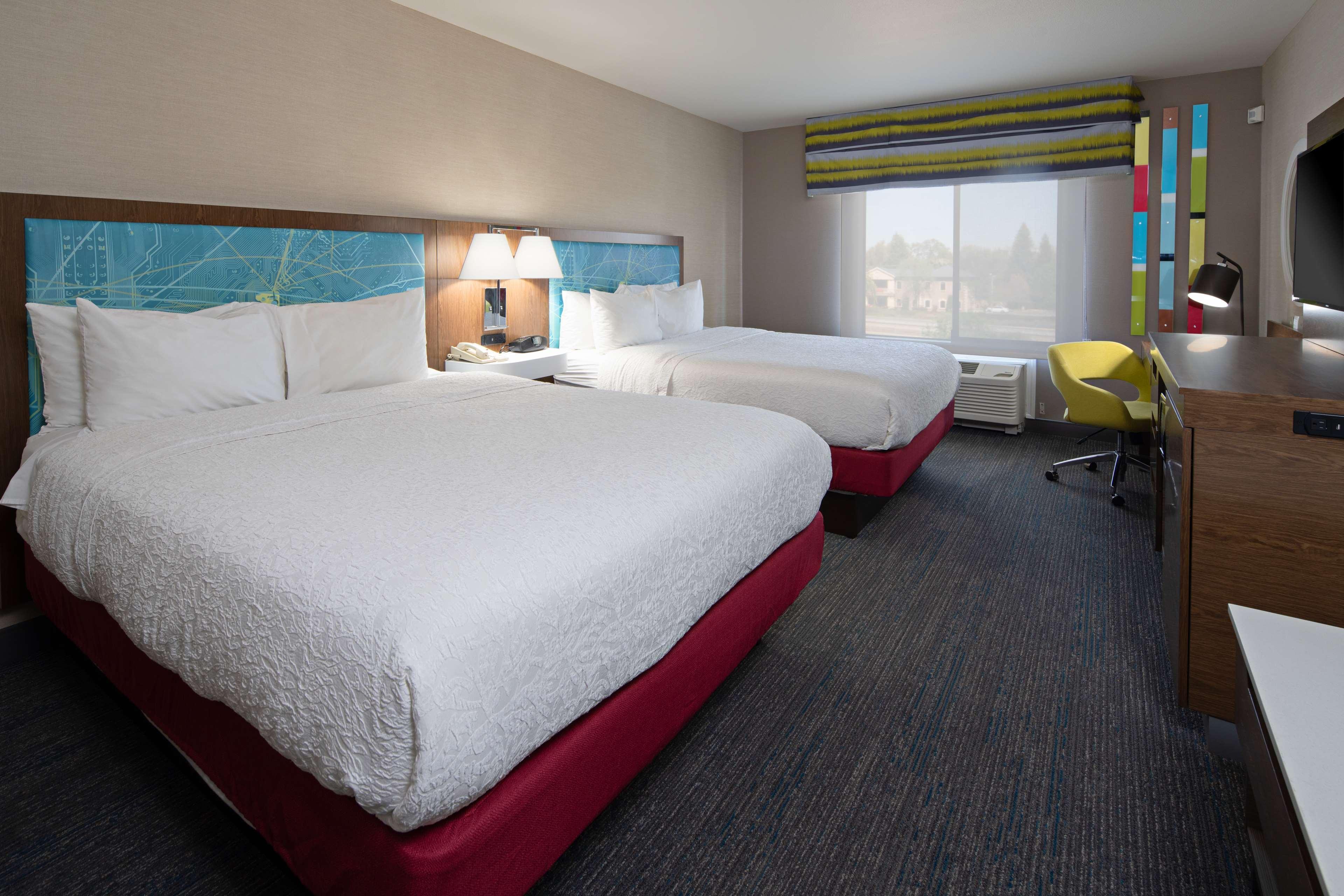 Hampton Inn Visalia Exterior photo