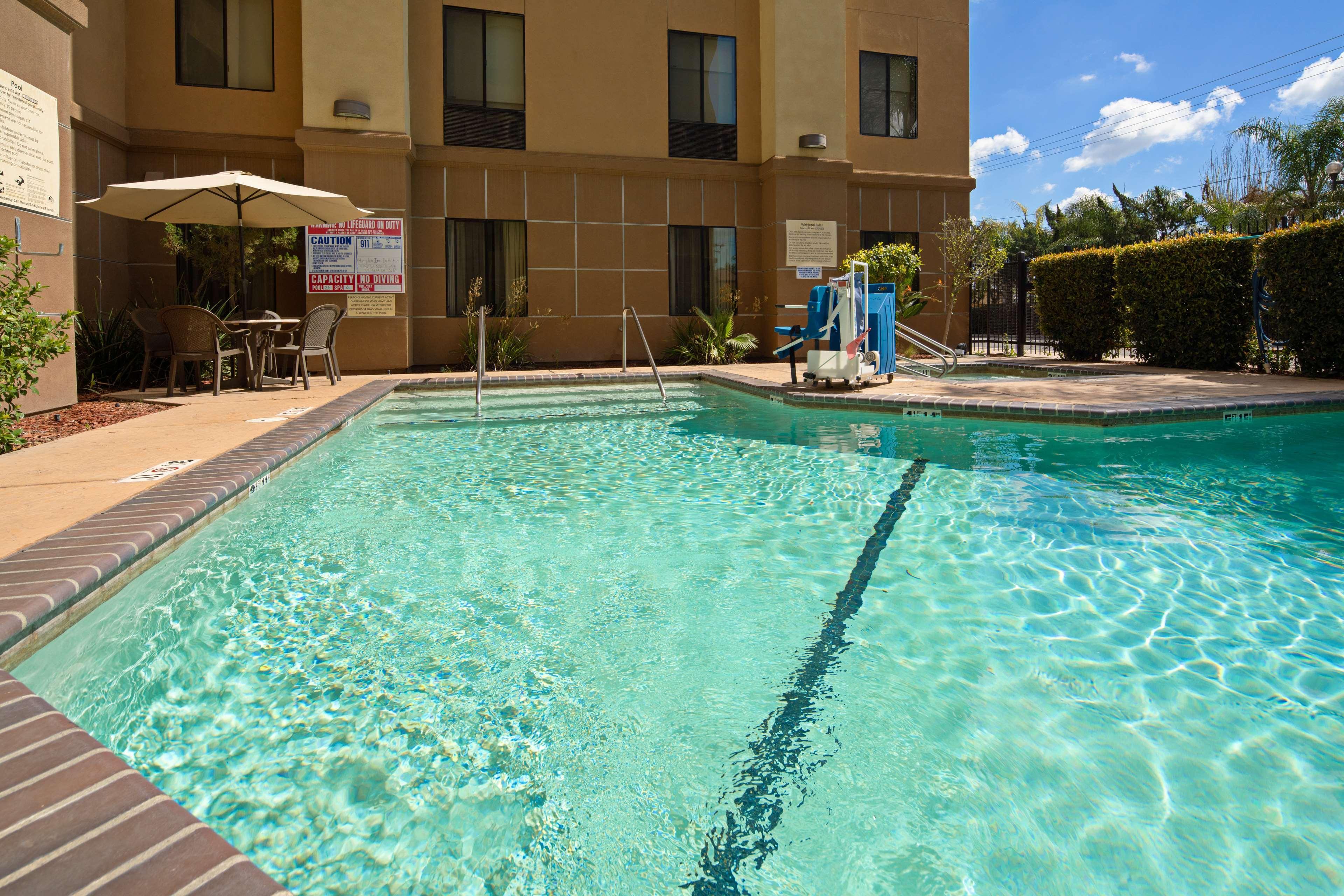 Hampton Inn Visalia Exterior photo