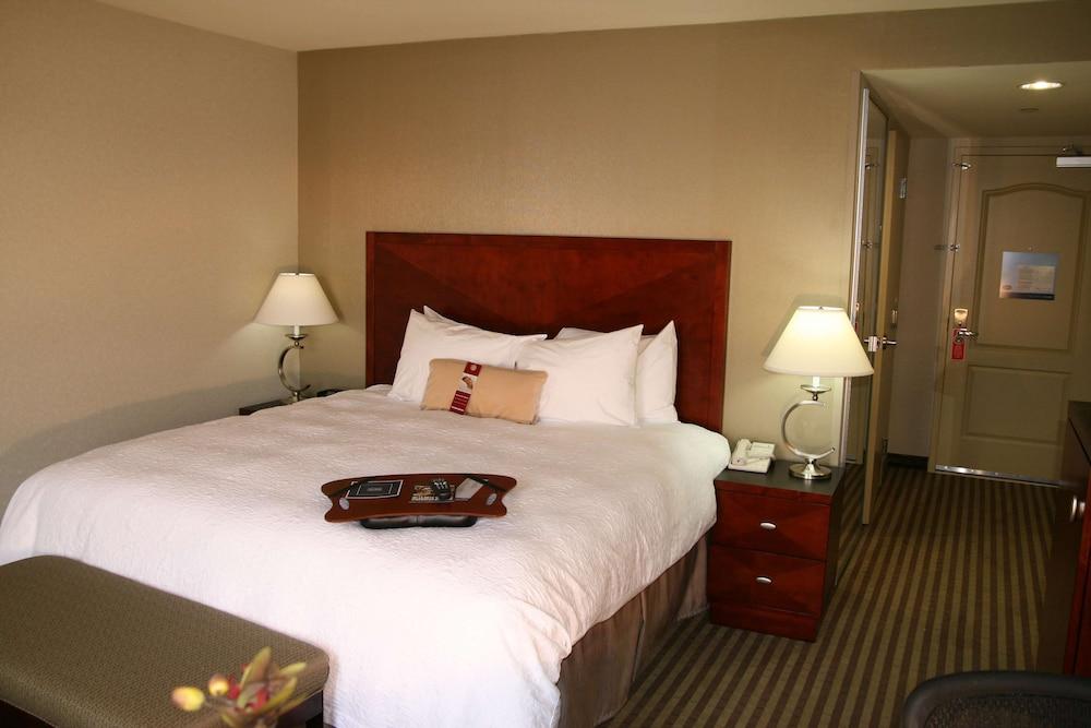 Hampton Inn Visalia Exterior photo